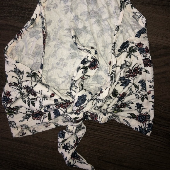 NEW: AE High-Neck Cropped Floral Top - Picture 2 of 2